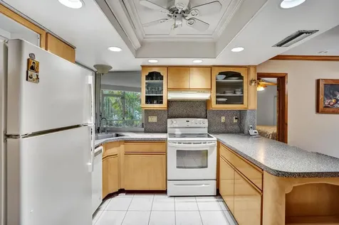 1004 Se 11th Street Deerfield Beach FL 33441