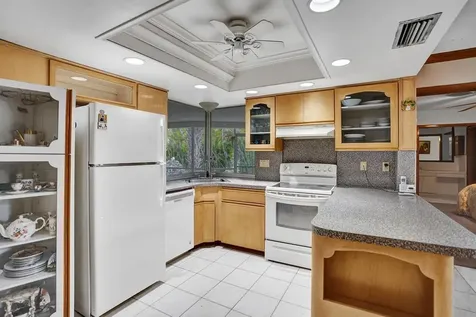 1004 Se 11th Street Deerfield Beach FL 33441