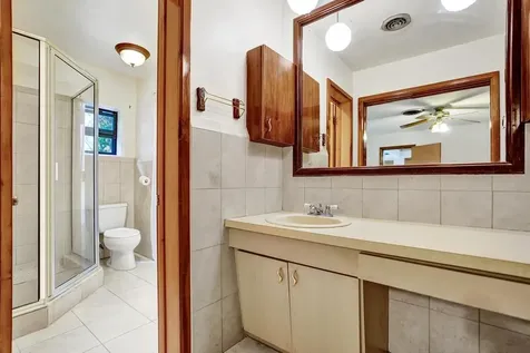 1004 Se 11th Street Deerfield Beach FL 33441