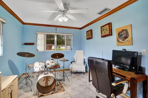 1004 Se 11th Street Deerfield Beach FL 33441