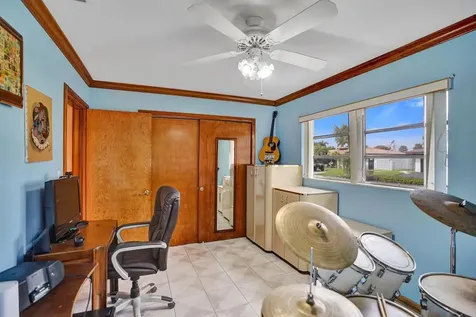 1004 Se 11th Street Deerfield Beach FL 33441