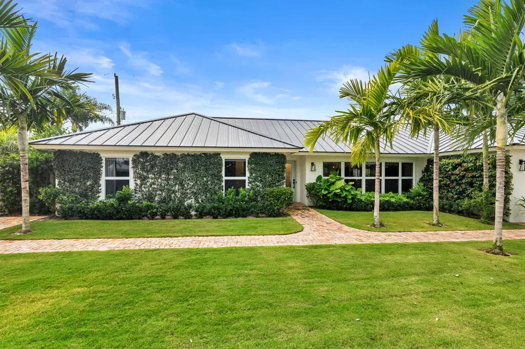 7521 Edgewater Circle Lake Clarke Shores FL 33406