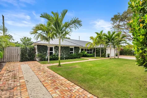 7521 Edgewater Circle Lake Clarke Shores FL 33406