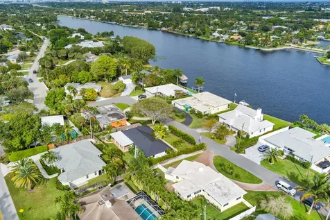 7521 Edgewater Circle Lake Clarke Shores FL 33406