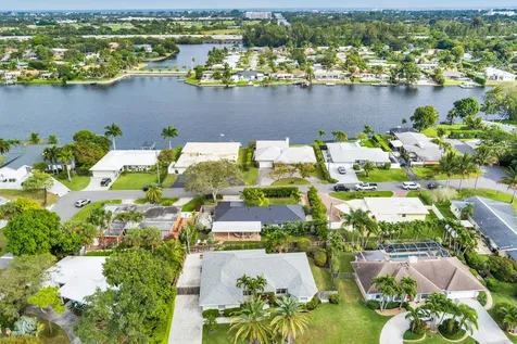 7521 Edgewater Circle Lake Clarke Shores FL 33406