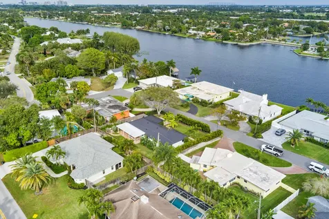 7521 Edgewater Circle Lake Clarke Shores FL 33406