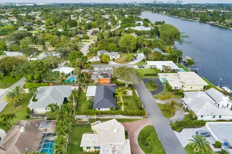 7521 Edgewater Circle Lake Clarke Shores FL 33406