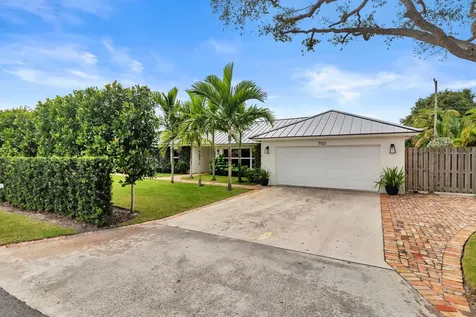 7521 Edgewater Circle Lake Clarke Shores FL 33406