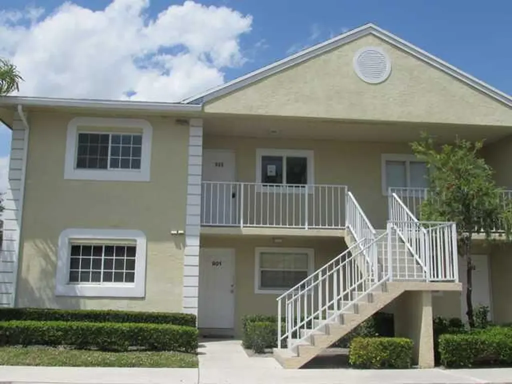 905 Palm Beach Trace Drive Royal Palm Beach FL 33411