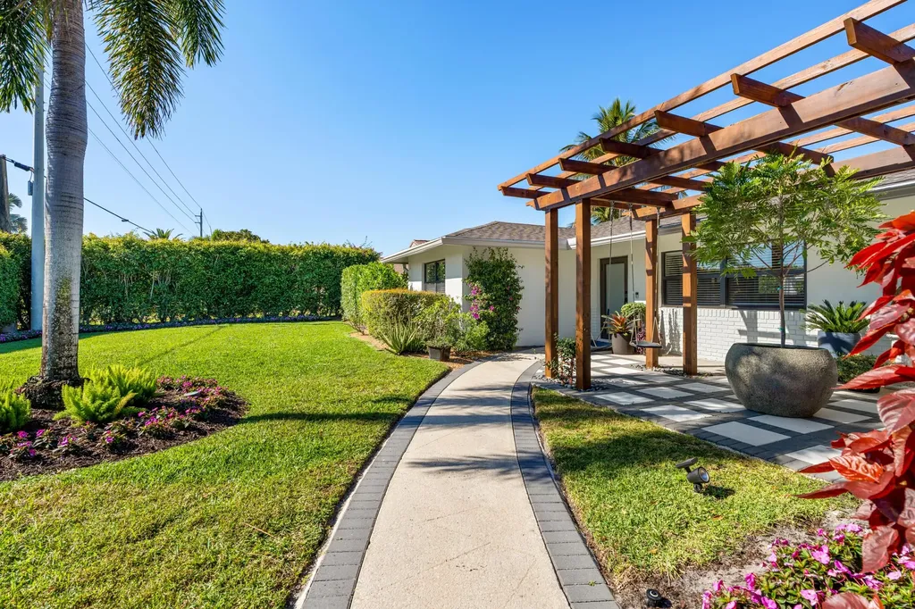 3605 S Lake Drive Boynton Beach FL 33435