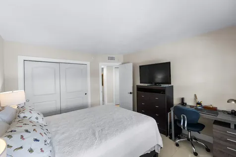 806 Cypress Grove Lane Pompano Beach FL 33069