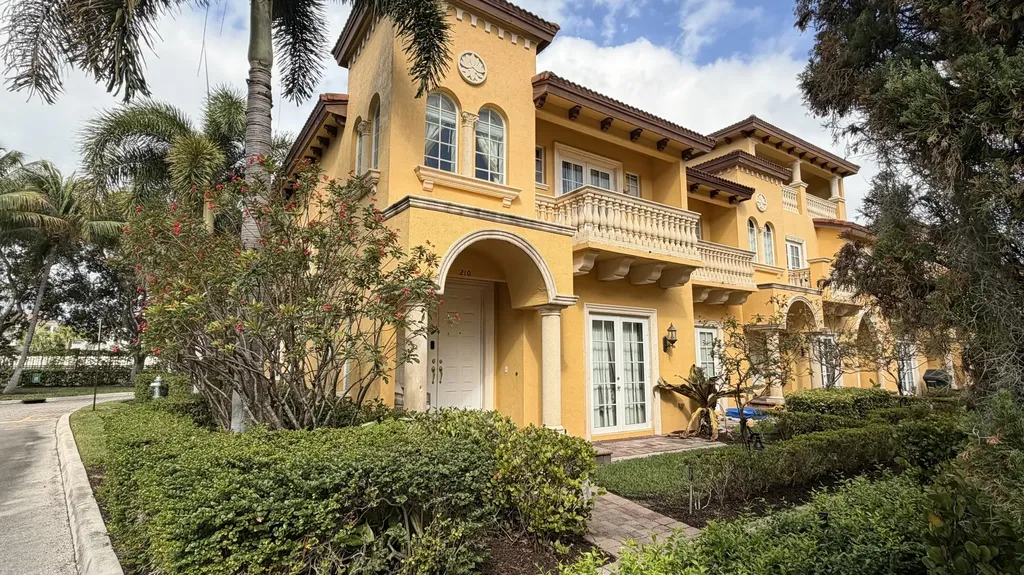 210 NE 69th Circle Boca Raton FL 33487