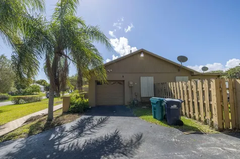 18422 Sw 87th Place Cutler Bay FL 33157