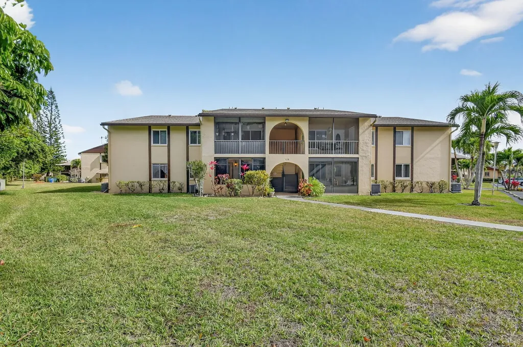328 Pine Ridge Circle Greenacres FL 33463