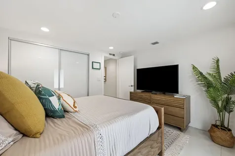 2112 NE 32nd Avenue Fort Lauderdale FL 33305