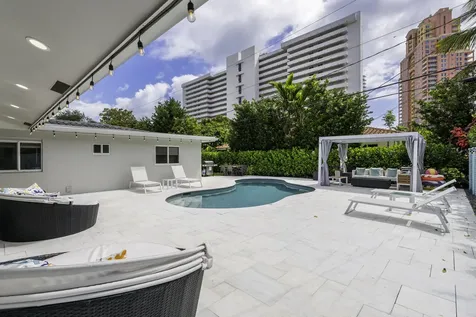 2112 NE 32nd Avenue Fort Lauderdale FL 33305