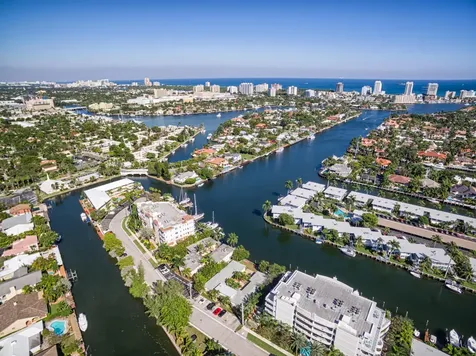 2112 NE 32nd Avenue Fort Lauderdale FL 33305