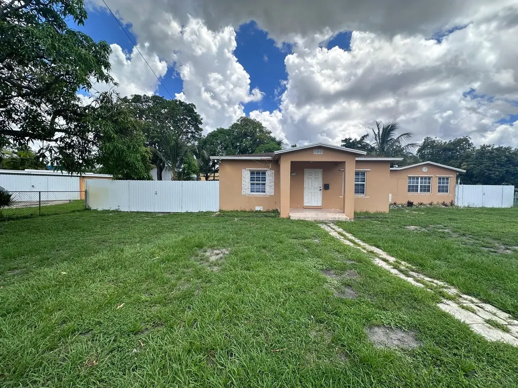 5640 Tyler Street Hollywood FL 33021