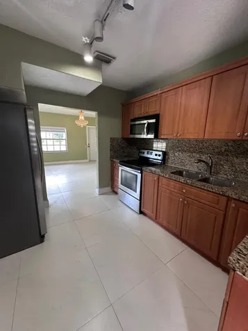 5640 Tyler Street Hollywood FL 33021