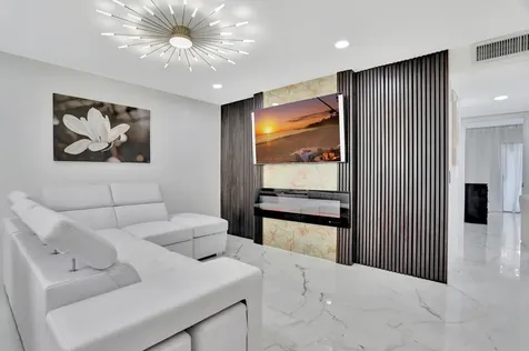 450 Normandy J Delray Beach FL 33484