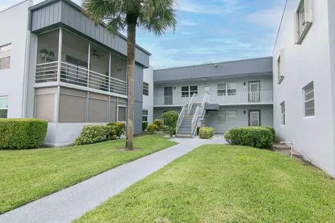39 Burgundy A Delray Beach FL 33484
