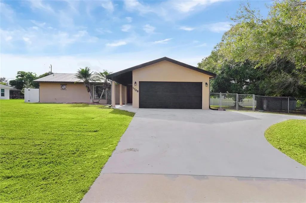 1798 Sw Del Rio Boulevard Port Saint Lucie FL 34953