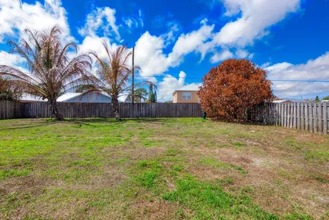 2142 Se Watercrest Street Port Saint Lucie FL 34984