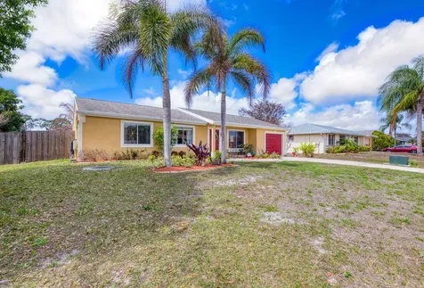 2142 Se Watercrest Street Port Saint Lucie FL 34984