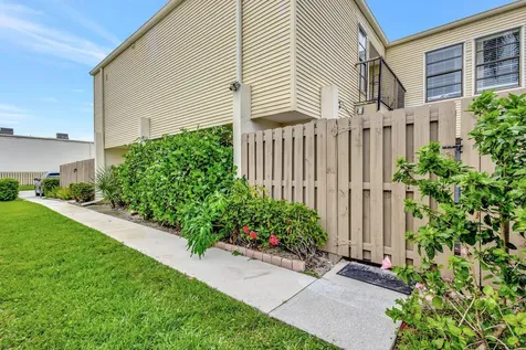 1586 Shaker Circle Wellington FL 33414