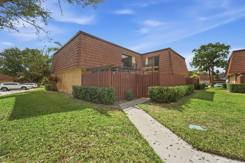933 9th Lane Greenacres FL 33463