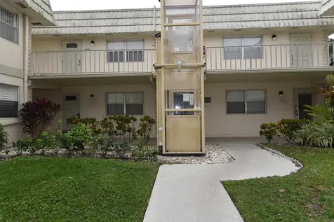 715 Saxony O Delray Beach FL 33446