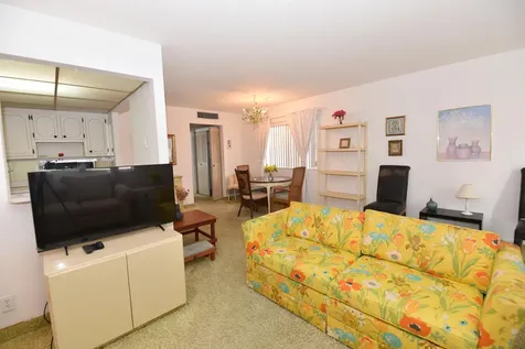 715 Saxony O Delray Beach FL 33446