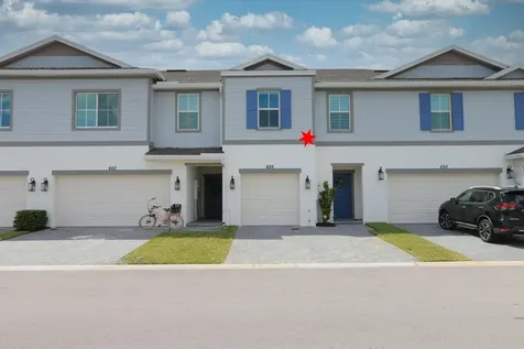 656 Ne Waters Edge Lane Port Saint Lucie FL 34983