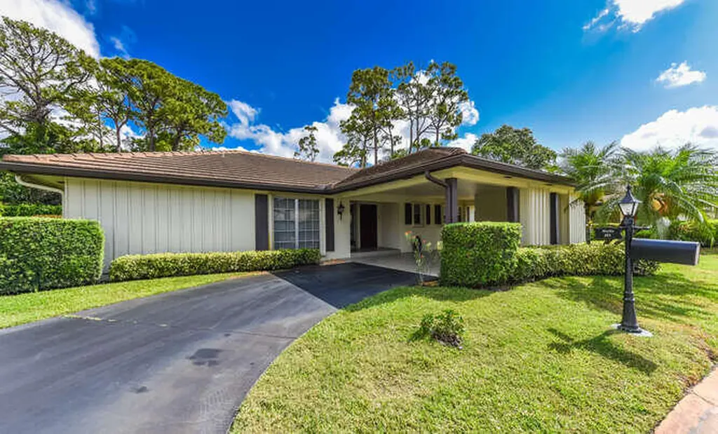 493 Forestview Drive Atlantis FL 33462
