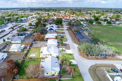 798 Sw Carmelite Street Port Saint Lucie FL 34983