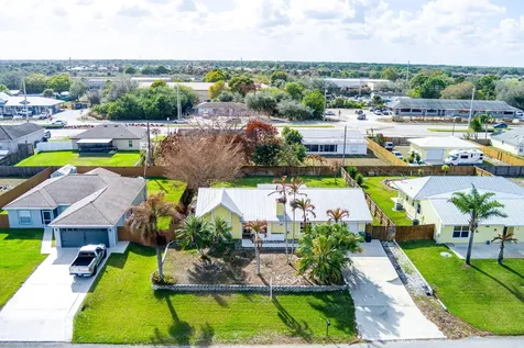 798 Sw Carmelite Street Port Saint Lucie FL 34983