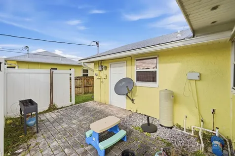 798 Sw Carmelite Street Port Saint Lucie FL 34983