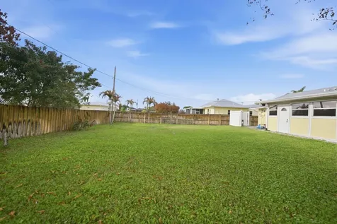 798 Sw Carmelite Street Port Saint Lucie FL 34983