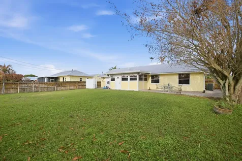 798 Sw Carmelite Street Port Saint Lucie FL 34983