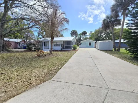 1955 10th Place Vero Beach FL 32960