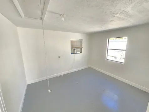 1955 10th Place Vero Beach FL 32960