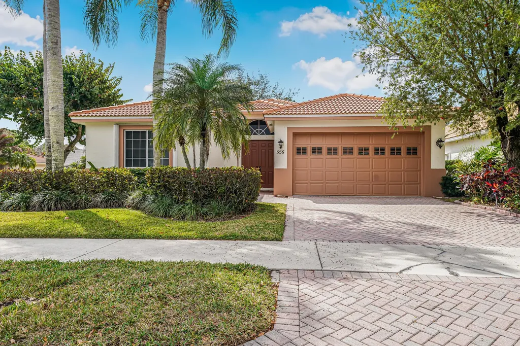 556 Sw Saint Georges Bay Port Saint Lucie FL 34986