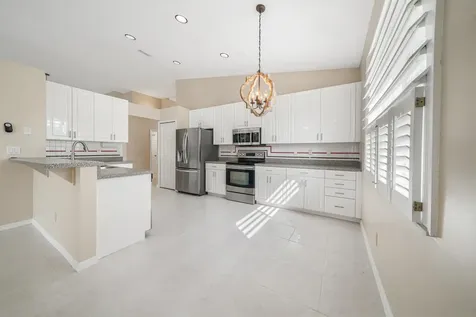 556 Sw Saint Georges Bay Port Saint Lucie FL 34986