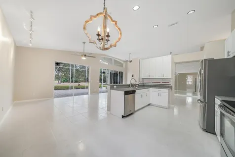556 Sw Saint Georges Bay Port Saint Lucie FL 34986