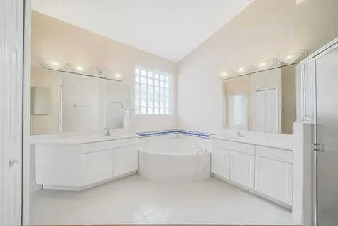556 Sw Saint Georges Bay Port Saint Lucie FL 34986