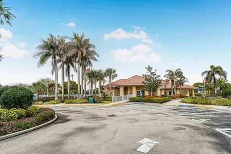 556 Sw Saint Georges Bay Port Saint Lucie FL 34986