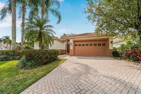 556 Sw Saint Georges Bay Port Saint Lucie FL 34986
