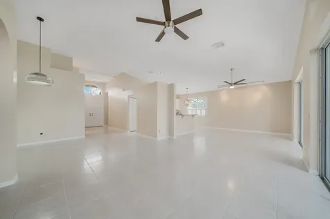 556 Sw Saint Georges Bay Port Saint Lucie FL 34986