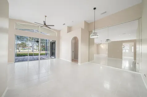 556 Sw Saint Georges Bay Port Saint Lucie FL 34986