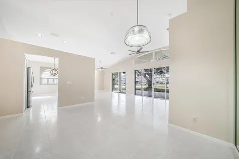 556 Sw Saint Georges Bay Port Saint Lucie FL 34986